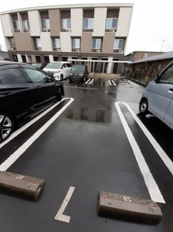 【駐車場】 | ローズ・エクラⅡ | 車をお持ちの方に嬉しい駐車場付きの物件です