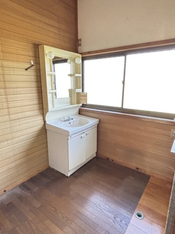 石塚町　和風住宅の独立洗面台