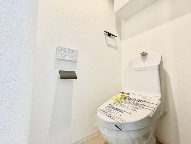 メイゾン牛込のトイレ|2026.09.26撮影

現地ご見学希望・資料請求などお気軽にお問い合わせ下さい！
03-5990-5201
