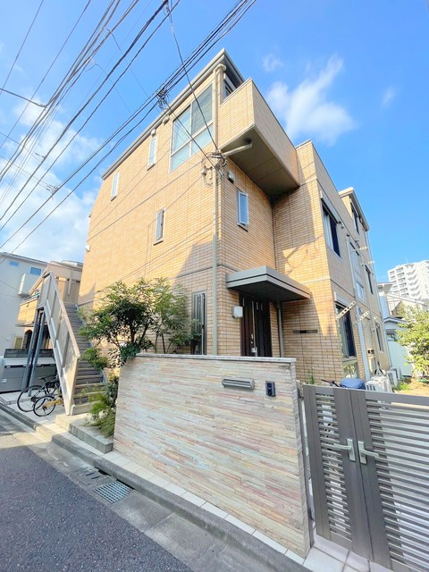 ＲＩＳＥ　ＣＯＵＲＴ