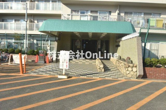八尾市北久宝寺１丁目の賃貸マンションのエントランス