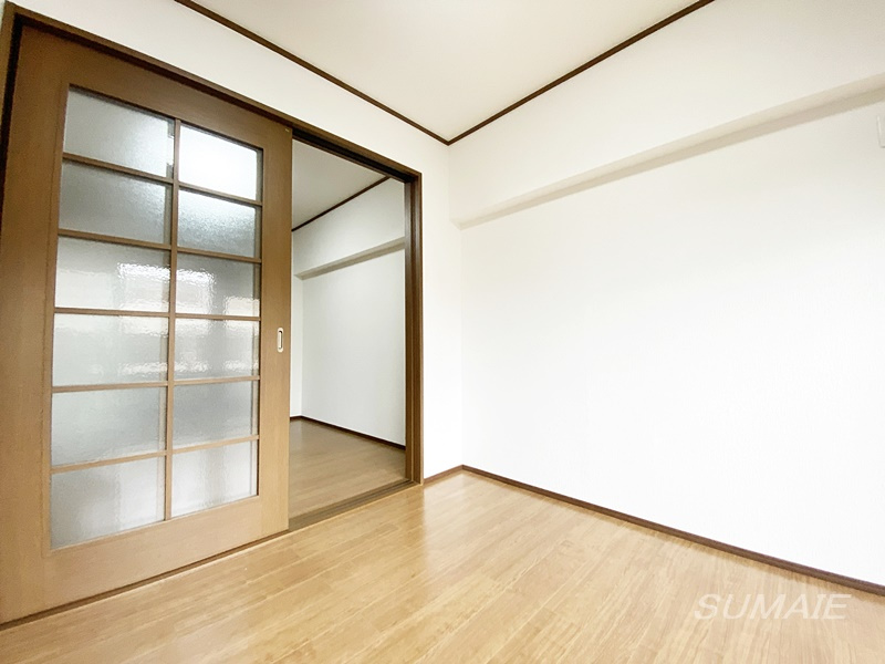 東十条ビルの洋室|5帖の居室です☆