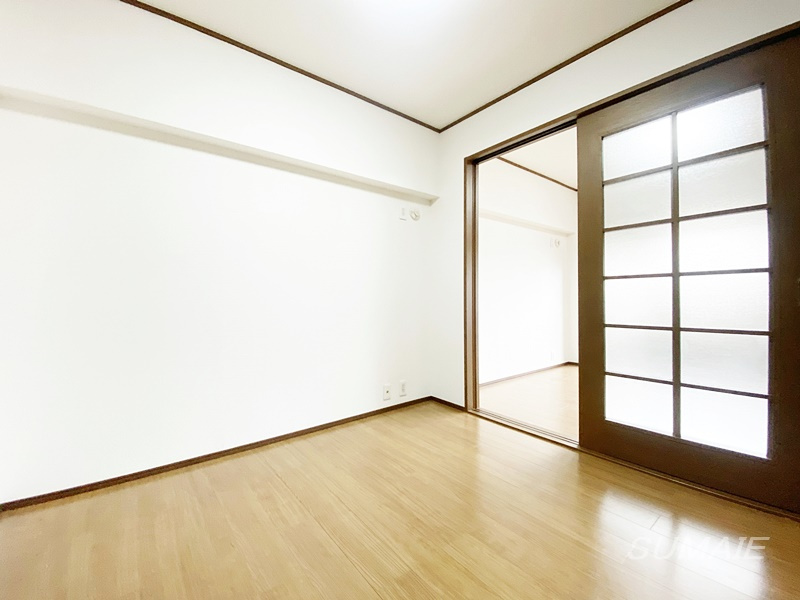 東十条ビルの洋室|4.2帖の居室です☆