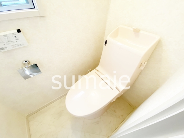 北小岩戸建のトイレ|★1階お手洗いに窓がついてます★