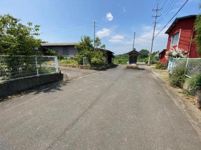 坂戸市四日市場　売地の前面道路含む現地写真