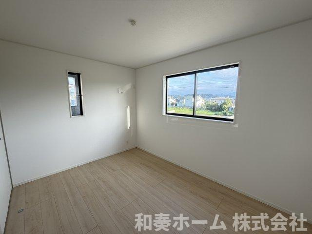 クレイドルガーデン徳島市国府町日開第2の洋室