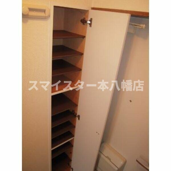 エステートピア西都賀の玄関