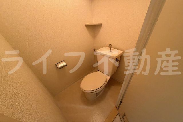 サンハイツ昭和町のトイレ|落ち着いた色調のトイレです