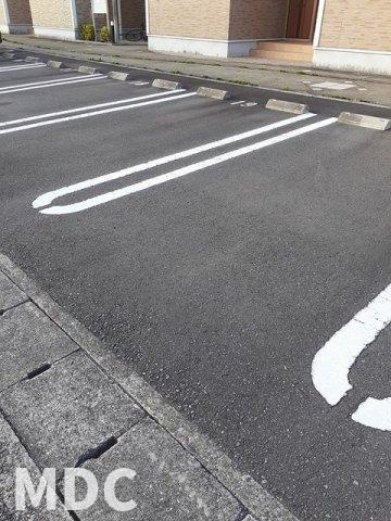 ミルト西新浜Ⅱの駐車場