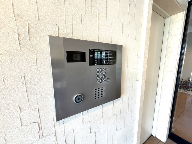 アイランドテラス金町の防犯設備|オートロック完備で、防犯面にも配慮。毎日の暮らしに安心感をプラスします。