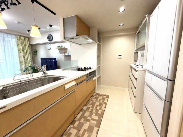 アイランドテラス金町のキッチン|ゆとりある作業スペースで家事も快適なキッチン。※写真はCGにて私物消去しております。
