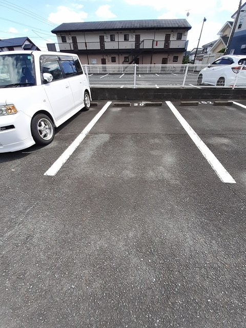 ニューシティ広川（C）の駐車場|カースペースがあります