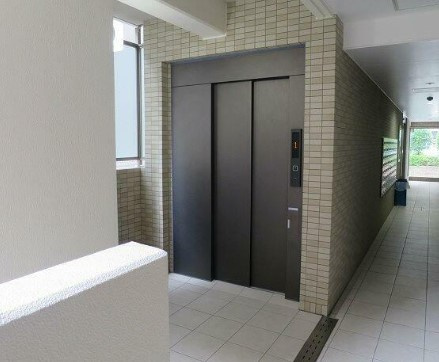 REXZY西川口AZⅢのロビー