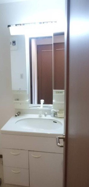 小山邸の独立洗面台