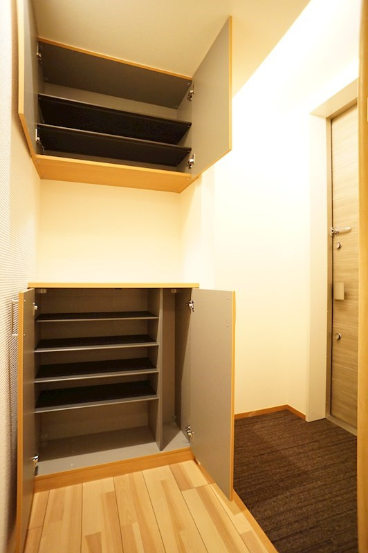 江東区猿江１丁目の賃貸マンションの玄関|ゆとりの玄関にはゆとりのシューズBOX♪