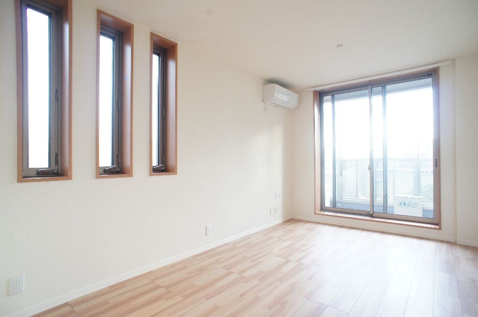 江東区猿江１丁目の賃貸マンションの居間・リビング|最上階南東角部屋のリビングは明るい♪