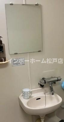 KDXレジデンス柏【仲介手数料：50％OFF】対象物件！の洗面所|コンパクトで使いやすい洗面所