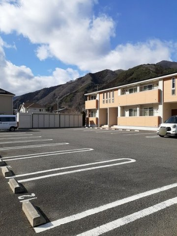 サンリット・ハーモニーＣの駐車場