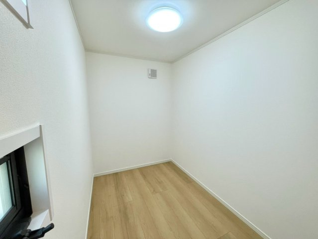 東雲町5丁目　中古戸建(12-1)の収納|二階にはサービスルームがあります！