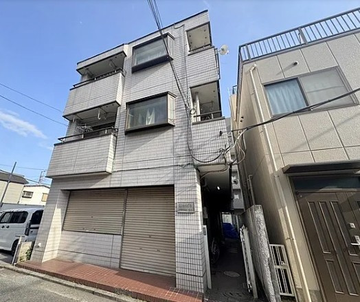 千葉市中央区院内１丁目の賃貸マンションのエントランス