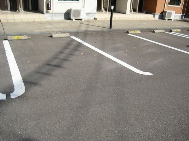 ボヌール・プリエⅠの駐車場