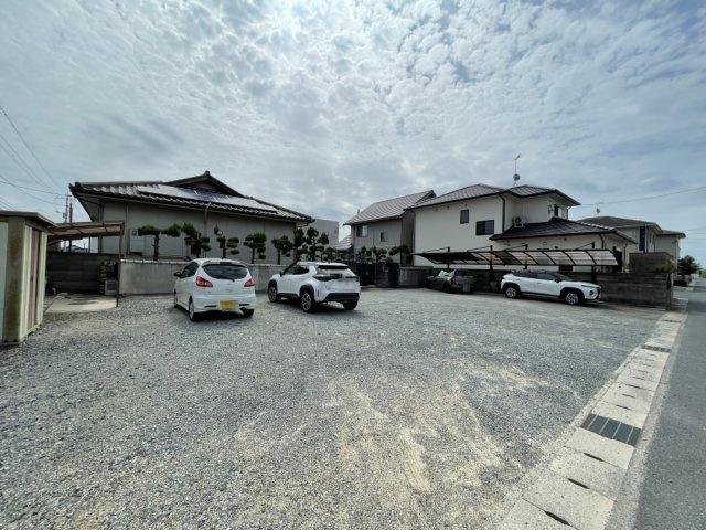 岡山市南区浦安本町平屋の駐車場|駐車場は10台以上駐車可能なゆとりのあるスペースを確保されております！