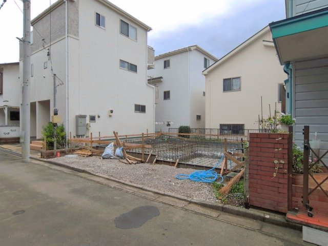 ふじみ野市南台１丁目の新築一戸建の外観|2026年9月撮影　
「上福岡」駅・「ふじみ野」駅 2駅利用可能で通勤・通学に便利！
ビルトイン車庫付き3SLDK新築一戸建て♪
資料請求やご見学などお気軽にお問い合わせください。
