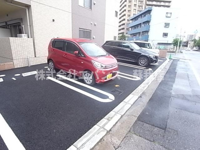 【駐車場】 | フォーシーズン千葉 | 車をお持ちの方に嬉しい駐車場付きの物件です
外観も気になるポイント