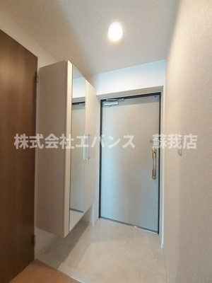 【玄関】 | フォーシーズン千葉 | 明るい玄関です
外観も気になるポイント