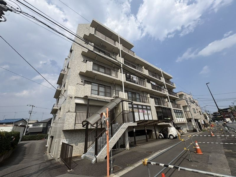サンロイヤル西原の外観