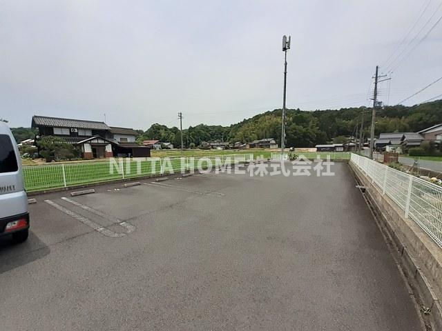ＳＵＮＲＩＳＥ四十田Ａの駐車場|敷地内駐車場になります◎