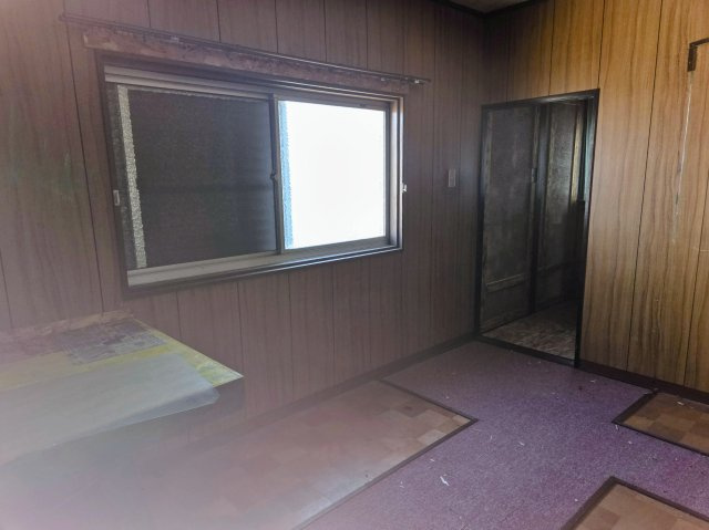 ～高台の開放感と眺望を楽しめる2階建て住まい～ B棟 兵庫県神戸市垂水区潮見が丘１丁目の洋室|窓付きで風通しを確保しやすく、快適なプライベート空間にできます。