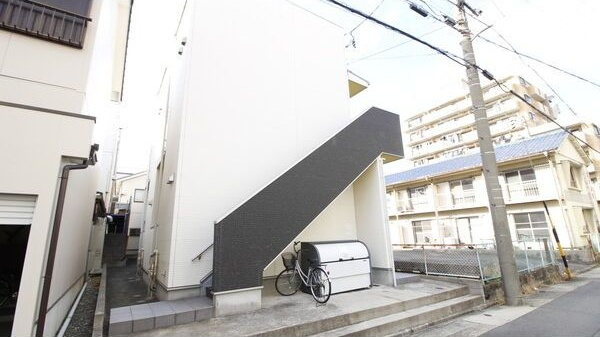 ブリジシティ中島の外観