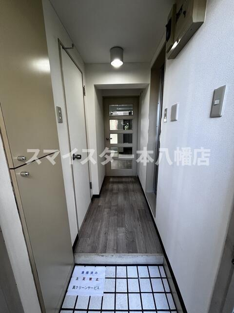 ジュネパレス市川第１９の玄関
