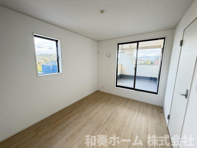クレイドルガーデン徳島市国府町日開第2の洋室