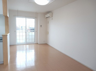 【居間・リビング】 | ホワイトサウンズあくつ | ゆったりとした居間です