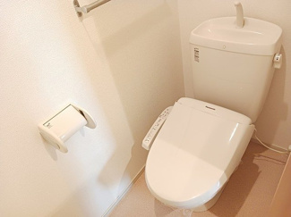 【トイレ】 | ホワイトサウンズあくつ | 落ち着いた色調のトイレです