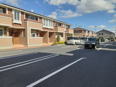 【駐車場】 | ネオ　エレガンスＢ | 駐車場があるので、車を買う予定の方も安心です