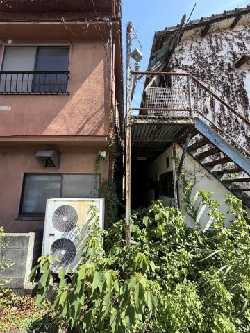 徒歩10分圏内にすべてが揃い利便性の良い古家付き土地の外観
