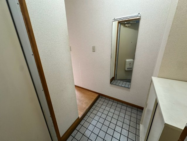 ハセガワ・ハイツの玄関