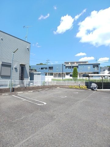 アヴェニール　アイの駐車場