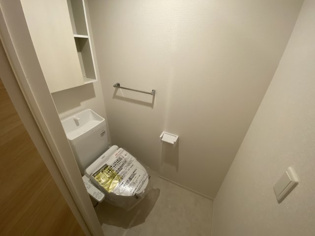温水洗浄便座付きのトイレです♪