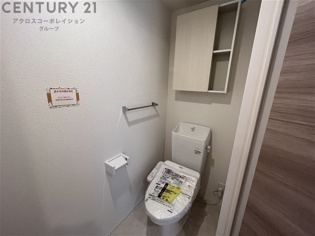 温水洗浄便座付きのトイレです♪