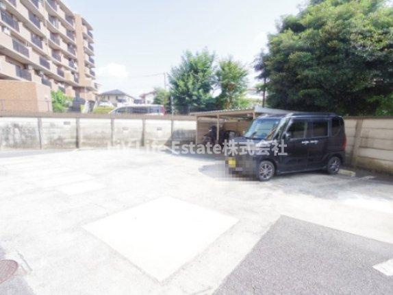 グランドハイツ野口の駐車場