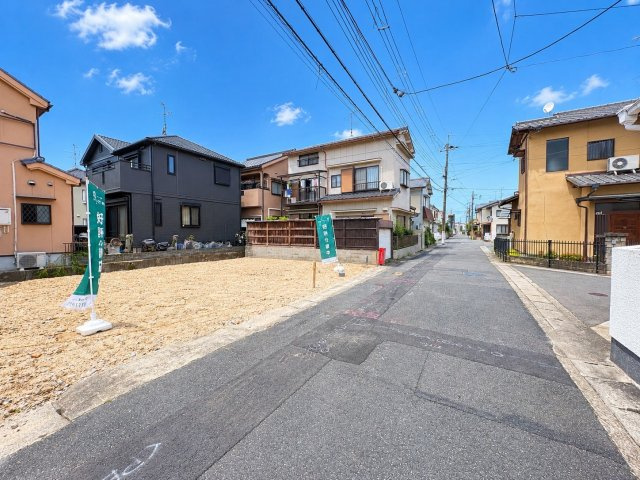 城陽市寺田今堀の前面道路含む現地写真|スーパーやコンビニも徒歩10分圏内にある便利な立地です(^^)/