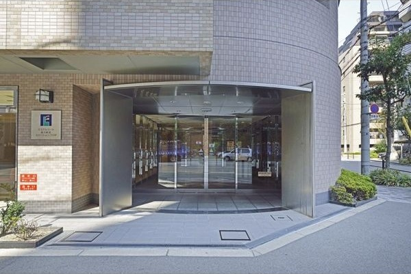 エステムコート新大阪IIIステーションプラザのエントランス
