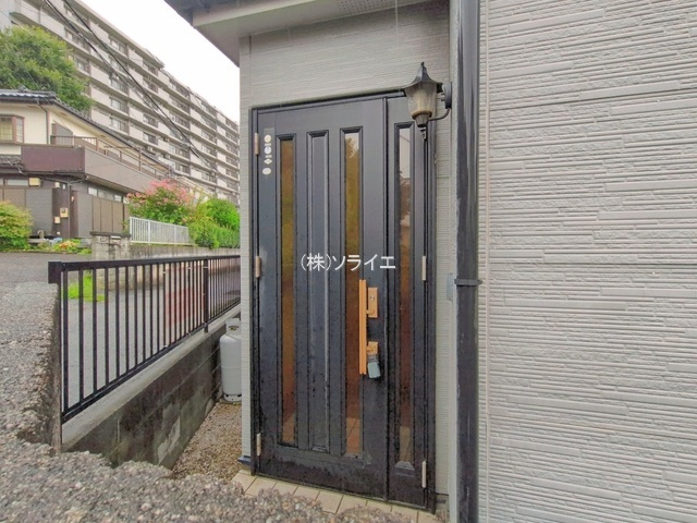 入間市高倉1丁目　中古戸建の前面道路含む現地写真