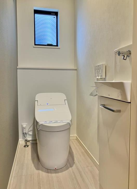 下高井戸戸建のトイレ|清潔感のあるトイレです