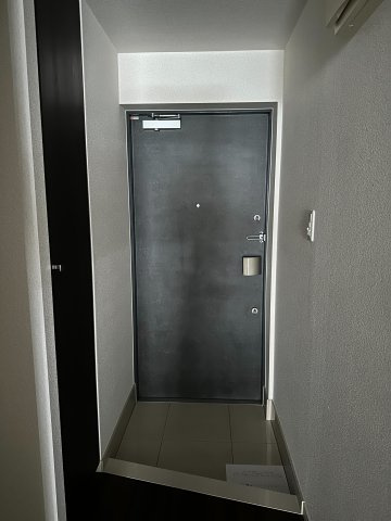 AXAS西新宿の玄関|明るい玄関です