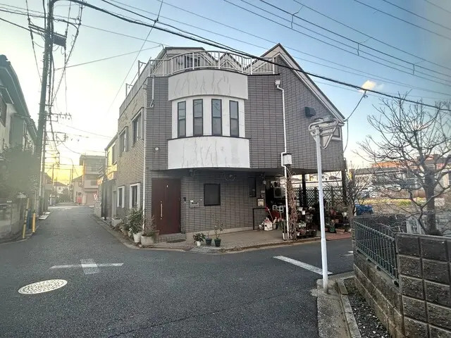 練馬区石神井町7丁目　東南角地×建築条件なし　限定1区画の外観|現況、古屋あり。解体後のお引渡となります。